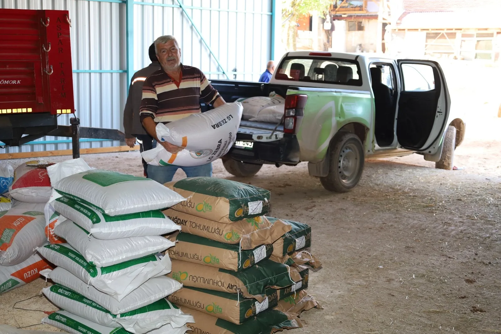 Kocaeli Büyükşehir’den yangın mağduru üreticilere destek