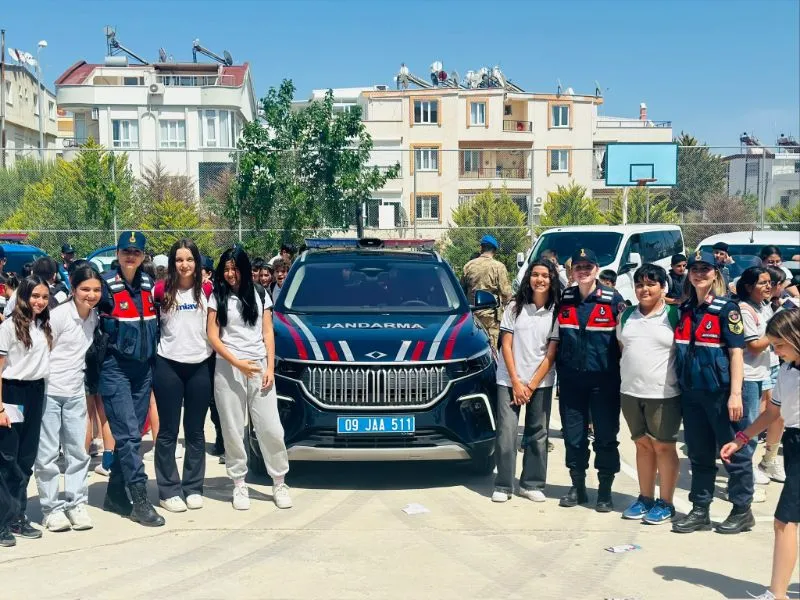 Didim Jandarma Ekiplerinden Öğrencilere Güvenlik ve Farkındalık Eğitimi Verildi
